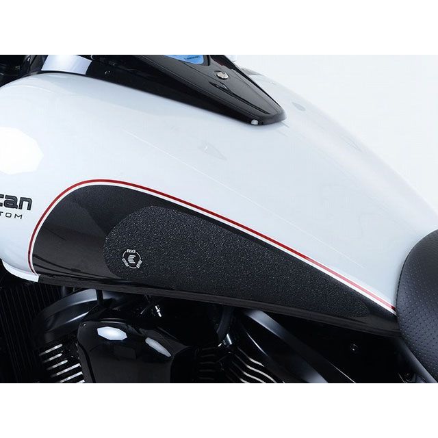 ●メーカー名：アールアンドジー / R&G●商品名：タンクトラクショングリップ 2-Grip Kit●カラー ブラック・カラー：クリアはこちら●メーカー品番：RG-EZRG428BL●JANコード：4573382057055当商品はお客様ご注文後の海外輸入となります。通常時で1ヶ月半ほど入荷日数を要します。注文後のキャンセルはできませんのでご了承頂いたお客様のみご注文くださいませ。商品の保証は、メーカー保証書の内容に準じます。同梱枚数2-Grip Kit備考ブリティッシュスーパーバイクシェアNO.1の使用率を誇るタンクトラクショングリップ。 タンク周りに貼り付けることにより、表面の突起物が滑りを抑制し、確実にグリップして今まで以上にバイクをコントロールしやすくなります。また、衣類、レーシングスーツにダメージを与えにくい素材を使用しているため、安心してご使用いただけます。国産車の各車種専用にカットされたパッケージ製品タイプです。カラーはブラックと透明クリアの2種類ございます。お好みでお選びください。ご注意※ご注文を頂いてからの輸入元取り寄せのためキャンセル不可となります。※画像はブラックのイメージです。※掲載画像はイメージです。実際の商品とは色味や仕様が異なる場合がございます。メーカー車種年式型式・フレームNo.その他カワサキVN900 CUSTOM2007〜※商品掲載時の適合情報です。年式が新しい車両については、必ずメーカーサイトにて適合をご確認ください。