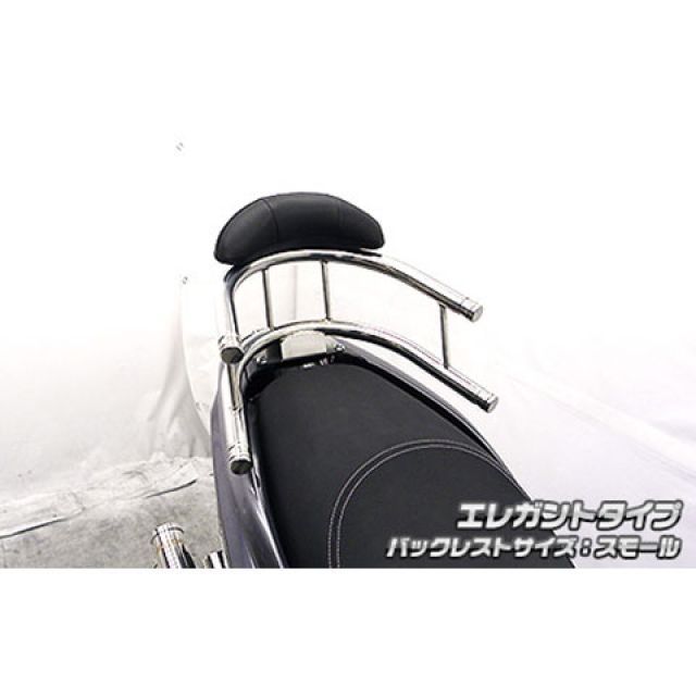 ●メーカー名：ウイルズウィン / WirusWin●商品名：トリシティ155（2BK-SG37J）用 バックホールドタンデムバー エレガントタイプ●バックレストサイズ スモール・バックレストサイズ：ラージはこちら商品の保証は、メーカー保証書の内容に準じます。タイプ【エレガントタイプ】エンド部分がステンレス材からの削り出し仕上げになっており、高級感たっぷりの演出になっています。素材SUS304ステンレス製サイズ詳細【スモール】幅：300mm／奥行き：100mm／高さ：90mm 【ラージ】幅：360mm／奥行き：140mm／高さ：120mm備考トリシティ155（2BK-SG37J）用 バックホールドタンデムバーです。安心して安全にタンデム走行をしていただけるよう、機能面を重視した商品です。子供から大人までしっかりとタンデムを快適にサポートします。急発進時、横揺れ時、ブレーキング時の転落を防止します。子供、大人をタンデムしてのテスト走行を繰り返し開発した専用特別設計で、パッセンジャーをしっかりサポートしてくれるパーツです。パッセンジャーの快適性向上のため、大型バックレストを標準装備しております。表面素材にはノーマルシートと似たシート生地を使用していますので、取って付けた感じは無くとてもマッチします。オリジナルバックレストは型から興して製作していますので、見た目も良く耐久性に優れるしっかりとした作りになっています。ラージサイズとスモールサイズの2サイズをご用意しておりますので、お好みに応じて選択して頂けます。材質は、耐久性、耐腐食性の高いSUS304ステンレス製です。仕上げはバフ掛けを施していますので、高級感タップリでドレスアップにも最適の逸品です！バーが極太なので、パッセンジャーが握りやすく力を入れやすいので、安全性も高くなっております。バーエンドの形状をお好みに応じてエレガントタイプとブライアントタイプの2タイプから選択して頂けます。WirusWinステッカー、WirusWinプレート付属。■WirusWinの注意書【取り付けに関するご注意】WirusWin社の商品には、一部取り扱い説明書がついておりませんので、商品の取り付けは一般の方が行う場合でも取付けに責任を持てる方が、作業をして下さい。WirusWin社の商品は、オートバイのドレスアップ、カスタムを目的として開発 、製造されております。また、徹底的なコストの削減のためにWirusWin社が余分とみなしたものは、一切入っておりません。取付けの際、オートバイ及び商品の固体差により、ワッシャ類、ステー類の移動、追加、取外し、または、キャブレターのセッティング等を行わなければならない場合があります。その際にかかる費用につきましてはお客様で負担して頂きます。万が一、WirusWin社の商品が原因で本人または他人及び物品に損害を与えた場合、万が一商品が不適合品、不良品であってもWirusWin社および当社では責任を負い兼ねます。各自様の責任にて取り扱い下さいますよう、お願い申し上げます。※掲載画像はイメージです。実際の商品とは色味や仕様が異なる場合がございます。メーカー車種年式型式・フレームNo.その他ヤマハトリシティ1552BK-SG37J/G3G9E※商品掲載時の適合情報です。年式が新しい車両については、必ずメーカーサイトにて適合をご確認ください。