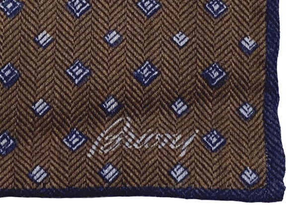 ブリオーニ チーフ Brioni O71000 O8A9F 2541 BROWN NAVY ロゴ入り ブラウン系 小紋柄 ウールXシルク ハンドロール ポケットチーフ ポケットスクエア ハンカチーフ