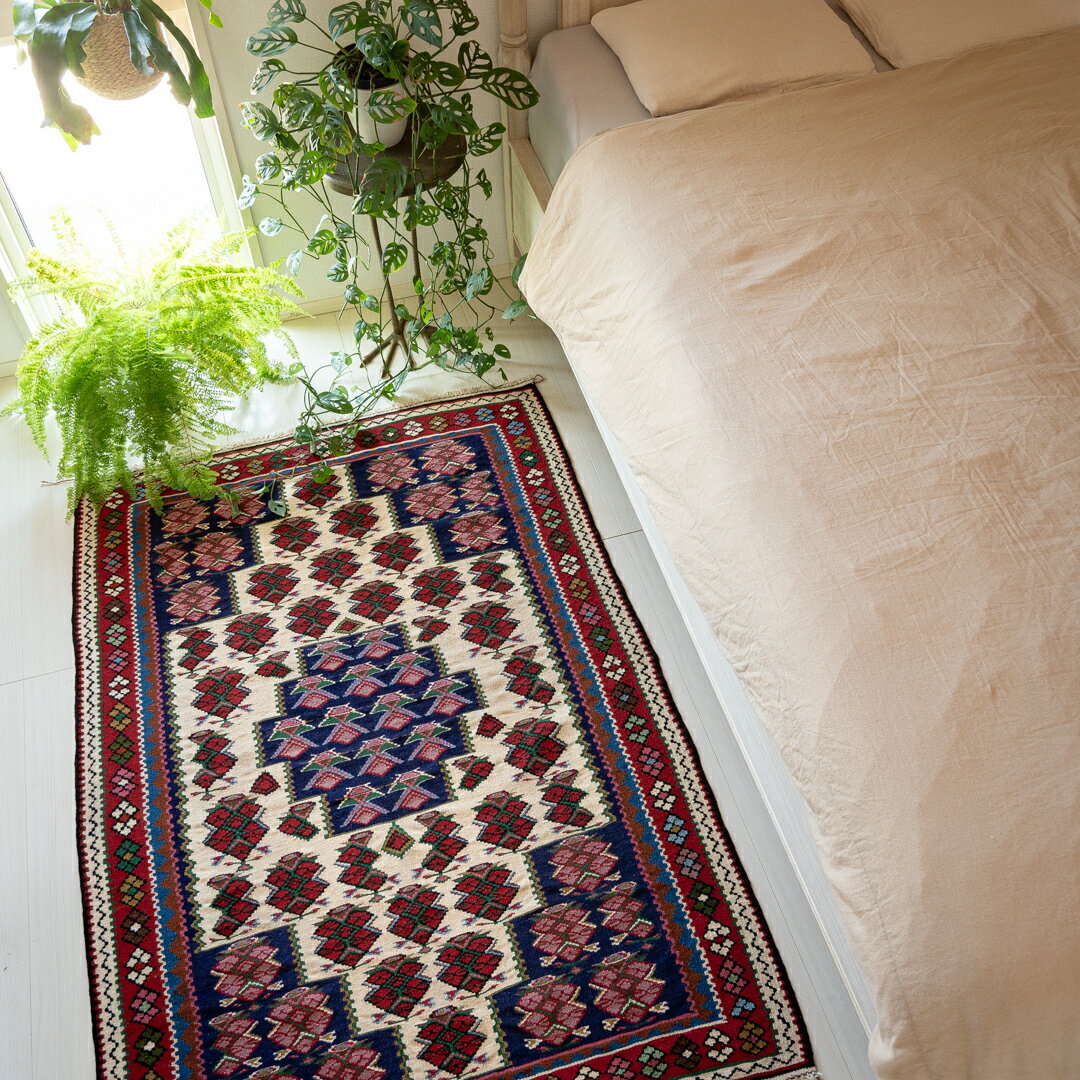 【本場イラン産】108×156cm キリム ラグサイズM（送料無料 手織り 天然染料 かわいい おしゃれ 絨毯 ラ..