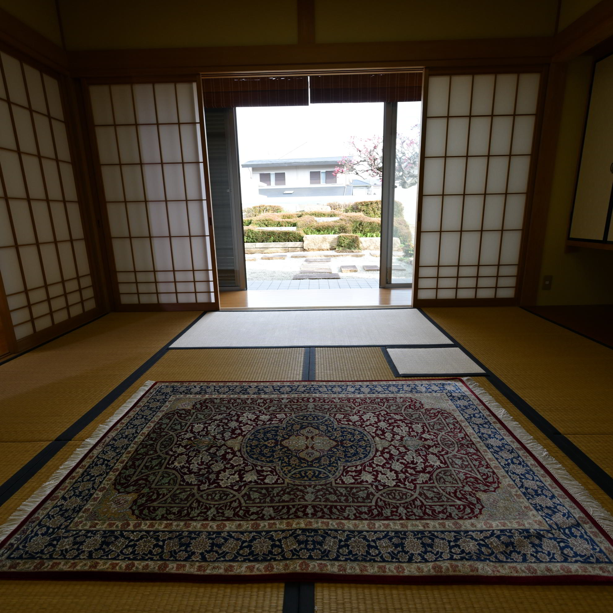 【ペルシャ絨毯 148cmx98cm 手織り クム産】MOSTAFAVI工房 エンジ／メダリオン QM8144 persian-carpet-10000037 ペルシャ絨毯ギャラリーGanzy サンプル画像3