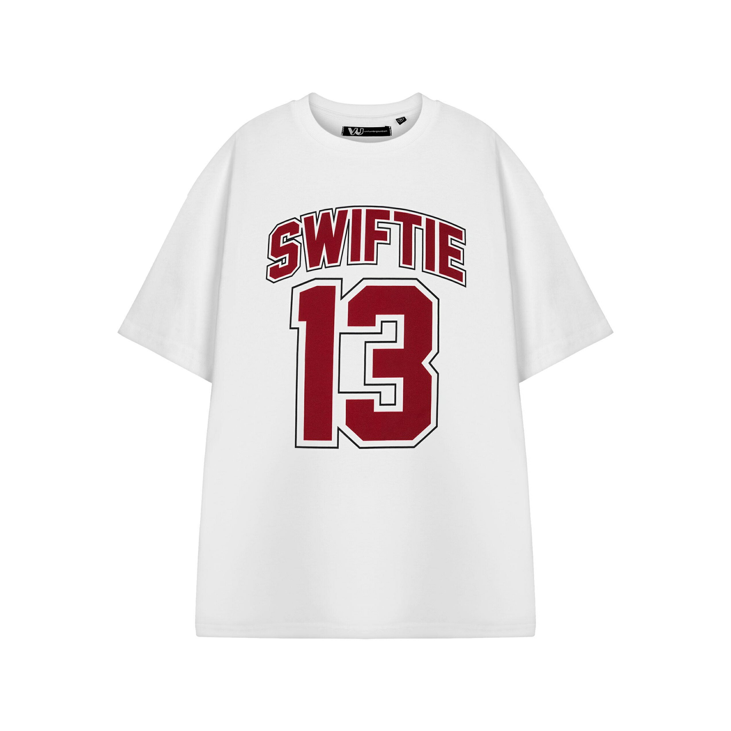 (ショー・ミー・ザ・マーチ) Show Me The Merch レディース Swiftie 13 半袖 Tシャツ トップス 