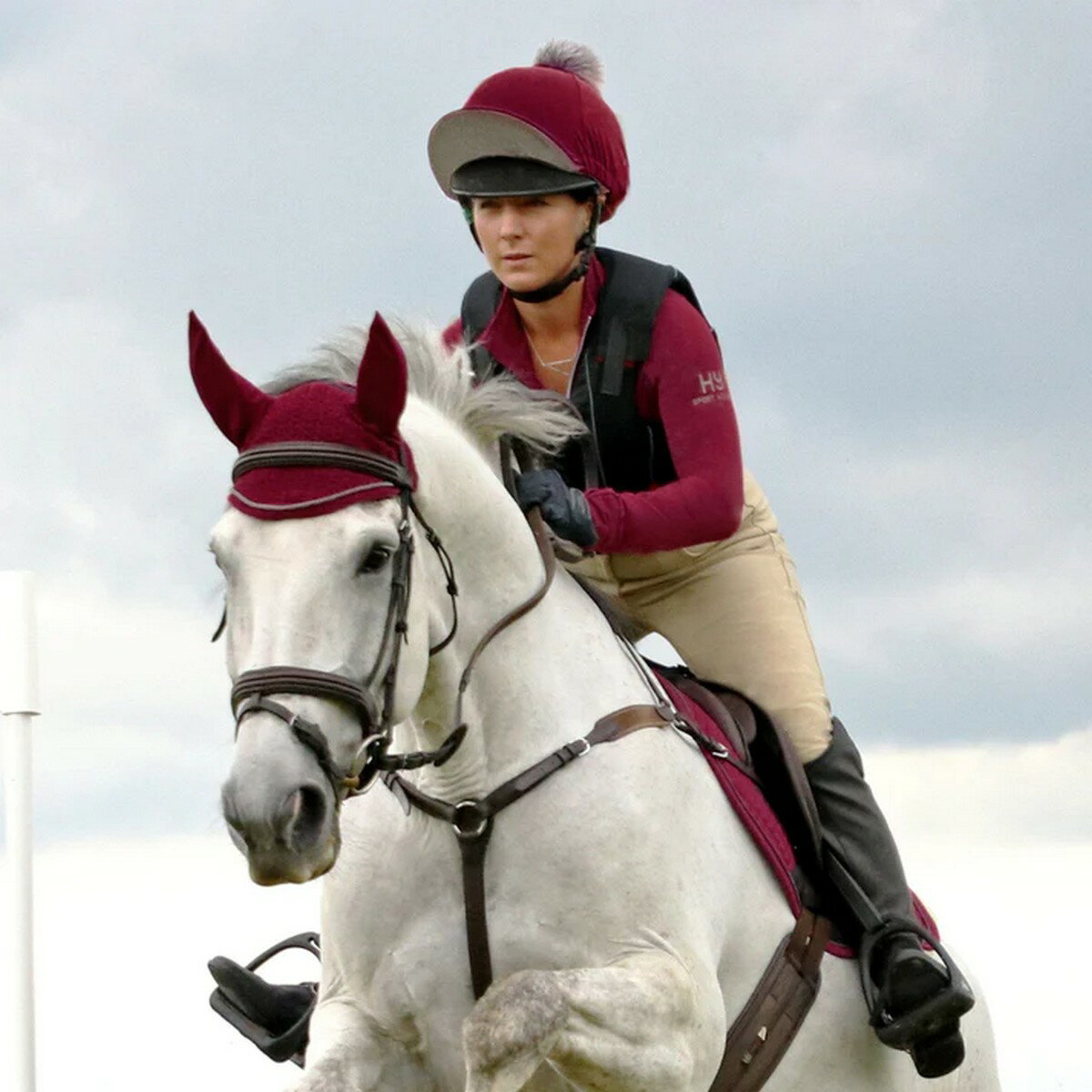 (ハイ) Hy Sport アクティブ ポンポン付き 帽子カバー 乗馬 ホースライディング 【海外通販】