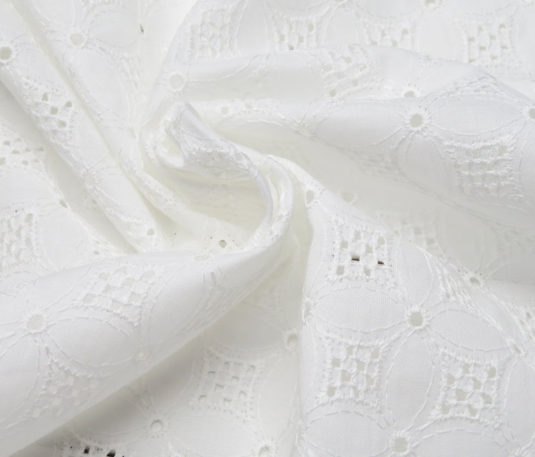 レース 刺繍 生地 97cm巾 ふわっと軽い コットン60ローン 刺しゅう(692) エンブロ...