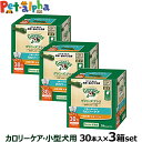 欠品の際にはあらためてご連絡いたします。■代謝エネルギー　約56kcal（1本あたり）■小型犬用　体重7〜11kg■内容量　30本入■原産国　アメリカグリニーズプラス　の解説グリニーズプラスは、噛むことで歯垢を落とす歯みがき専用ガム。噛むことを追求した機能的な設計で、愛犬のしつこい歯垢をしっかり落とし、口臭を抑制します。グリニーズプラス　の詳細商品種別犬用おやつ・ガム > ブランドで選ぶ > あ行〜か行 > ■グリニーズ■グリニーズプラス　について・しっかり噛める弾力性と形状で、確かな歯磨き効果。・果実類など、こだわりの自然素材を使用。・主原料は100％自然素材。低アレルゲン原料を使用。・総合栄養食として優れた栄養バランス。・愛犬が喜ぶ抜群のおいしさ。高い嗜好性。・溶解性の高いタンパク質使用。抜群の消化性。・安全性を考慮した、ユニークな形状と硬さ。適応種・年齢等犬用原産国アメリカ合衆国その他当店は正規代理店です。安心してお買い求めください。商品名 グリニーズプラス　カロリーケア 小型犬用（体重7〜11kg）30本入 体重管理が気になる愛犬の為に、カロリー約8％オフ。※成犬用製品比 商品特長 ■噛むことで歯垢を落とす歯みがき専用ガムアメリカの農学博士ジョー・ロゼリとその妻ジョディは、動物の健康と栄養に関心の高い愛犬家でした。 夫妻は、愛犬イヴァンのひどい口臭を心配して、歯や健康によく、しかもイヴァンが喜んで食べてくれるものが作れないかと考えました。 そして、獣医師や臨床栄養士の協力を得て研究を重ねた結果、グリニーズプラスが生まれました。 現在では、世界55ヶ国でデンタルケアガムとして広く愛用されています。 原材料 小麦粉、小麦タンパク、ゼラチン（豚由来）、セルロース、タンパク加水分解物、グリセリン、レシチン、L-カルニチン、ビタミン類（A、B1、B2、B6、B12、D3、E、コリン、ナイアシン、パントテン酸、ビオチン、葉酸）、ミネラル類（カリウム、カルシウム、クロライド、セレン、マグネシウム、マンガン、ヨウ素、リン、亜鉛、鉄、銅）、着色料（スイカ色素、ゲニパ色素、ウコン色素） 保証成分 タンパク質 …… 30.0%以上、脂質 …… 5.5%以上、粗繊維 …… 11.0%以下、灰分 …… 5.0%以下、水分 …… 15.0%以下 カロリー 約51kcal（1本あたり） 原産国 アメリカ 対象年齢 生後6ヵ月以上の愛犬 サイズ展開 ■グリニーズ　各種 給与量目安 ●1日1本を目安に与えてください。 ・主食の量は適宜調節してください。 ・常に新鮮な水をご用意ください。 ・愛犬の体重に適したサイズを与えてください。 ・愛犬の食べ方や習性によっては、のどに詰まらせることがありますので目の届くところで与えてください。 ご注意 【保存方法】 ・直射日光、高温多湿の場所を避けて保存してください。 ・開封後は、開封口を必ず閉じて、なるべく早く使い切ってください。 ※予告なくパッケージデザイン、内容等変更がある場合がございます。あらかじめご了承ください。 商品についてのお知らせ ※製造過程の都合により、製品1本ずつの重さが異なるので、まれに入り数に違いがある場合がありますが内容量は一定です。(内容量 498g) ※製品の色や形状が多少ばらつくことがございますが、品質には問題ございません。 ※この製品は、ペットフード公正取引協議会の定める分析試験の結果、成犬用総合栄養食の基準を満たすことが証明されています。 ＼その他にもご用意ございます！／ ■グリニーズ　各種