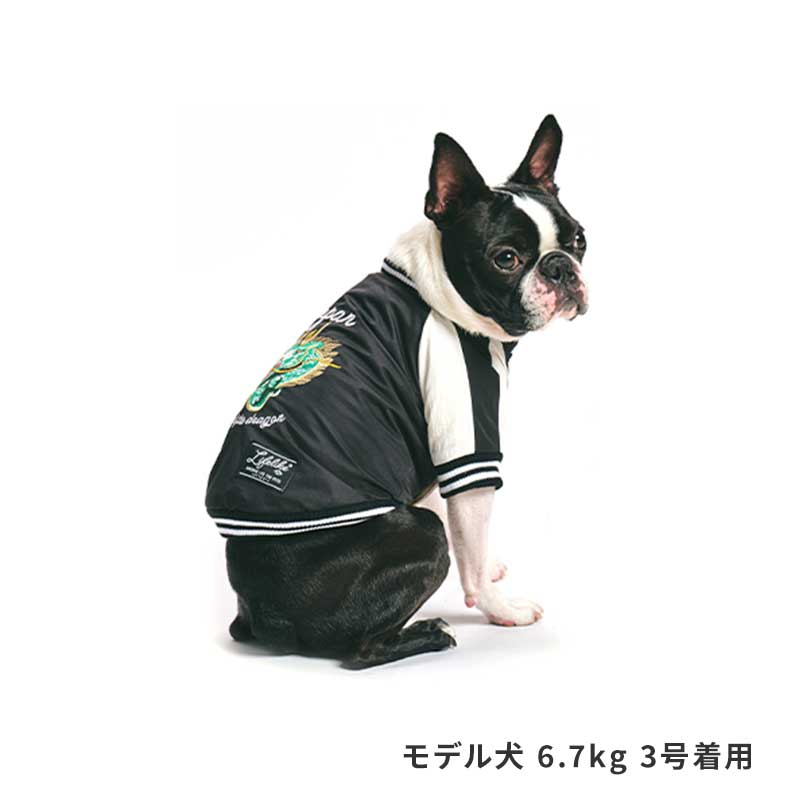 ドラゴンスカジャン　犬服 シンプル おしゃれ 犬 ロング丈 干支 あったか 犬服 犬の服 冷え対策 ペット服 洋服 ペット用品 ドラゴン柄スカジャン 前開きのスナップボタンには高品質な中国製を使用しています。裏地には保湿性に優れた毛足のあるフリース生地を使用しています。【素材】本体:ポリエステル70%, ナイロン30%裏地:ポリエステル100%【サイズ】1号・2号・2L号・3号・3L号・4号・5号【注意書き】モニター発色の具合により色合いが異なる場合があります。サイズをよくご確認のうえご注文お願いします。【配達方法】メール便・宅配便※メール便送料無料対象外※メール便をご選択の場合でも、規格を超える場合は宅配便でのお届けとなります 5