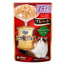 【15歳頃からの高齢猫用／猫用一般食／ゼリータイプ】 たっぷりの身とうまみで、抜群のおいしさを実現。15歳頃からの愛猫の健康維持を考えて、ビタミンE・B群を調整。腎臓の健康維持に配慮して、カリウムを調整。お腹の健康維持に配慮して、オリゴ糖を配合。食べやすい小さめのフレーク・ほぐしやすいやわらかゼリー仕立て。ささみ・まぐろ入り ■原材料：魚介類（かつお、まぐろ、フィッシュエキス）、肉類（チキンエキス、ささみ）、コーンスターチ、増粘多糖類、ミネラル類（Cl、K）、ビタミン類（B1、B2、B6、B12、E）　■成分：タンパク質9.0％以上、脂質0.2％以上、粗繊維0.5％以下、粗灰分3.0％以下、水分89.0％以下　■カロリー：約15kcal/袋　■原産国：タイ　■内容量：35g ※パッケージ及び内容等は予告なく変更となる場合があります。 ・三ツ星グルメパウチ フレーク シリーズ一覧はこちらから⇒ [キーワード]4520699618097.82ユニチャーム　銀のスプーン　三ツ星グルメパウチ　フレーク　ジュレ　スープ　ポタージュ　とろみ　天然まぐろ100％　レトルト　ウェットフード　キャットフード　ねこの餌　ご飯　食事　cat　愛猫　子猫　成猫　高齢猫　キトン　アダルト　シニア　10歳以上　13歳以上　15歳以上　20歳以上　にゃんこ　ペット用品　猫用品　一般食　栄養補完食　お買い得〜　銀のスプーン 三ツ星グルメパウチ フレーク 15歳頃から ささみ・まぐろ入りかつお 35g　〜 たっぷりの身とうまみで、抜群のおいしさを実現。15歳頃からの愛猫の健康維持を考えて、ビタミンE・B群を調整。腎臓の健康維持に配慮して、カリウムを調整。お腹の健康維持に配慮して、オリゴ糖を配合。食べやすい小さめのフレーク・ほぐしやすいやわらかゼリー仕立て。ささみ・まぐろ入りかつお ※パッケージ及び内容等は予告なく変更となる場合があります。 ・三ツ星グルメパウチ フレーク シリーズ一覧はこちらから⇒