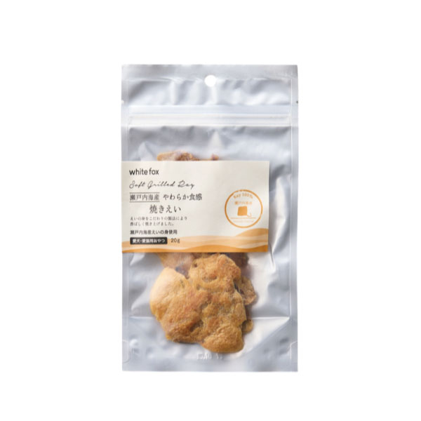 ［原材料名］ えいの身（瀬戸内海産） [内容量]　20g [原産国］日本　made in japan ［給与の目安量（1日あたり）］ ■愛犬 1~5kgまで：2～6g 5~10kgまで：6～10g 10~20kgまで：10～17g 20~30kgまで：17～23g 30kg以上：23g～ ■愛猫 2～kgまで：2～4g 5kg以上：4g～ ［与え方］ ・適度な大きさに割って与えてください。 ［保存方法］ 直射日光や高温多湿を避け、常温で保存してください。 ［注意事項］ ・同封の脱酸素剤は食べられません。 ・小さなお子様の手の届かない所で保管してください。 ・生後4ヶ月未満のペットには与えないでください。 ・色、形、大きさにバラツキが生じることがあります。 ・製品の一部にコゲが付着する場合がありますが、品質には問題ありません。 栄養成分〈100gあたり〉 エネルギー：271kcal　粗たんぱく質：72.6%以上　粗脂肪：1.8%以上　粗繊維：0.0%以下 粗灰分：4.6%以下　水分：20.7%以下同等商品はこちらホワイトフォックス 瀬戸内海産 焼きえいひれ 946円ホワイトフォックス 瀬戸内海産 焼きえい 20946円ホワイトフォックス 瀬戸内海産 焼きえいひれ 946円ホワイトフォックス 瀬戸内海産 ふんわり焼きち770円ホワイトフォックス 瀬戸内海産 ふんわり焼きち770円ホワイトフォックス 瀬戸内海産 ふんわり焼きち770円whitefox 愛犬猫用 瀬戸内海産おやつ 4,192円ホワイトフォックス 瀬戸内海産 ふんわり焼きち770円ホワイトフォックス 瀬戸内海産 ふんわり焼きち770円新着商品はこちら2026/10/29ペットの恵み365 カラダのスープ さらっとチ500円2026/10/29ペットの恵み365 カラダのスープ とろっとチ500円2026/10/27犬用 奇跡の歯ブラシかたさ：やわらか 極上歯ブ990円再販商品はこちら2026/10/28犬用サプリメント トリーツ PROVET プロ1,000円2026/10/28プロベット PROVET プロテスト 1kg 1,000円2026/10/28ママクック フリーズドライ 猫用 海鮮アソート2,980円ショップトップ&nbsp;>&nbsp;カテゴリトップ&nbsp;>&nbsp;ペットフード&nbsp;>&nbsp;WhiteFox2026/10/29 更新