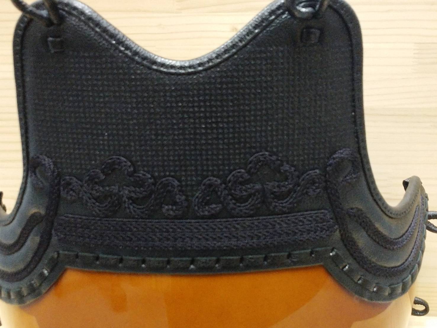 剣道具 単品 胴 生地色タイプ　胴 胸黒鬼雲翼 ファイバー 　二本足 堅紐付