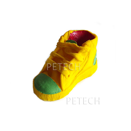 サンジョルディ　スニーカーはやわらかいラテックス（生ゴム）でできているスペイン製のおもちゃ。スペインでひとつひとつ作られている大量生産にない温かみのあるおもちゃです。押したり噛んだりするとヒューとなる笛がついています。ミルクの香りがついてます。超小型・小型犬（体重5kg以内）用オモチャです。※輸入品の為、入荷状況により色が変更になる場合がございます。※ひとつひとつ手作りの商品の為、型に流し込む作業でゴムの厚さに違いが生じ、商品によって硬さが違います。※押したり噛んだりするとヒューと鳴る笛付きですが、他の音が鳴るおもちゃに比べ音は小さく控えめです。※部分的に色付けしておりますが、個体によって色が違ったり、インクが違うところに少し付着している場合がございます。※サンジョルディのおもちゃは、種類によって大きさや形が違います。平たい商品や小さい商品の笛の音は小さめとなります。以上の内容は良品扱いとなります。ご理解の上お買い求めください。サイズ約5.0×10.5×H5.0cm材質ラテックスメーカーサンジョルディ