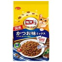 商品の特徴 日本ペットフード ミオドライミックス かつお味 1kg ●みんな、おねだり「ミオ」。かつおとまぐろと小魚の旨みたっぷり粒に歯磨き粒をプラス。新鮮小分けパック! 【対象種類】全種 【対象年齢】全ステージ 【使用方法】 ●そのまま与えます。(粒をやわらかくして与えたい場合は、ぬるま湯か水をヒタヒタ程度に加え、ふやかしてください。)いつでも新鮮な水が飲めるようにしてください。(総合栄養食ですから、本商品と水だけで必要なすべての栄養をバランスよく摂ることができます。)●少しずつ何回も食べる習性に合わせて、1日量を分けてお与えください。●本商品は成猫以上が対象です。子猫(12ヵ月まで)には子猫用フードをお与えください。●このフードを食べるのが初めての時は、いままでの食事に少し混ぜてお与えください。毎日少しずつ増やし、10日くらいで切り替えてください。●缶詰などの副食、おやつ等をあげる場合は、カロリーオーバーにならないよう、フードの量を調節してください。●猫専用に栄養バランスを調整しています。猫以外には与えないでください。 【使用上の注意】 ●そのまま与えます。(粒をやわらかくして与えたい場合は、ぬるま湯か水をヒタヒタ程度に加え、ふやかしてください。)いつでも新鮮な水が飲めるようにしてください。(総合栄養食ですから、本商品と水だけで必要なすべての栄養をバランスよく摂ることができます。)●少しずつ何回も食べる習性に合わせて、1日量を分けてお与えください。●本商品は成猫以上が対象です。子猫(12ヵ月まで)には子猫用フードをお与えください。●このフードを食べるのが初めての時は、いままでの食事に少し混ぜてお与えください。毎日少しずつ増やし、10日くらいで切り替えてください。●缶詰などの副食、おやつ等をあげる場合は、カロリーオーバーにならないよう、フードの量を調節してください。●猫専用に栄養バランスを調整しています。猫以外には与えないでください。 製品仕様 ●原材料 穀類(トウモロコシ、コーングルテンミール、小麦粉、パン粉)、肉類(チキンミール、牛肉粉、豚肉粉)、動物性油脂、魚介類(フィッシュパウダー、カツオ粉末、マグロ節粉、小魚粉末)、脱脂大豆、オリゴ糖、野菜類(トマト、ニンジン、ホウレンソウ)、クランベリーパウダー、ミネラル類(カルシウム、リン、カリウム、ナトリウム、クロライド、鉄、銅、マンガン、亜鉛、ヨウ素、コバルト)、アミノ酸類(タウリン、メチオニン、リジン)、ビタミン類(A、B1、B2、B6、B12、D、E、K、ニコチン酸、パントテン酸、ビオチン、葉酸、コリン、アスコルビン酸カルシウム)、着色料(食用赤色102号、食用黄色4号、食用黄色5号)、酸化防止剤(ミックストコフェロール、ローズマリー抽出物、ハーブ抽出物)、グルコサミン、コンドロイチン ●内容量1000g ●賞味期限:18カ月 ●原産国または製造地:日本 JANコード：4902112046418 ※商品詳細につきましてはメーカーHP等よりご確認下さいますようお願いいたします。※商品のデザイン、仕様は予告なく変更する場合がありますのでご了承ください。