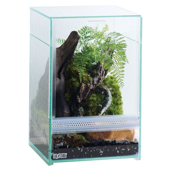 商品の特徴 ◇ジェックス レプテリアクリアネオフィット180 ●小さな生き物や植物のレイアウトを楽しめるガラスケージ ●小さな生き物との暮らしをクリアに楽しむ 【使用方法】 ●小型の爬虫類・両生類などの飼育用ケージとしてお使いください。 ●飼育する生体によって、必要な用品が異なります。くわしくは生体をお求めになられた専門店などにご相談ください。 【使用上の注意】 ●本製品の天面フタは、生体によっては内側から持ち上げる可能性があります。また、背面に6mm程度の切り欠きがあります。生体の種類やサイズによっては脱走するおそれがありますのでご注意ください。 ●保温器具・ランプをケージ内で使用しないでください。 ●側面サイドスリットの上側のガラスを持って、本体を持ち上げないでください。破損のおそれがあります。 【その他】 ●取扱説明書本文に出てくる警告・注意事項の部分は、製品をお使いいただく前に注意深く読み、よく理解してください。取扱説明書は、いつでも取り出せる場所に保管してください。 ●本製品は屋内爬虫類・両生類飼育専用です。他の目的には使用しないでください。 ●子供にセットさせる場合は、大人の監視のもとで行ってください。 ●本製品を設置するときは、ケージ底面全体が載る安定した強固な台の上に水平になるように設置し、床に直置きしないでください。 ●本製品を設置する台は、畳・カーペット・デコボコした床面など不安定な場所に置かないでください。 ●テレビ・ステレオ・パソコンなどの電気製品の上や近くに置かないでください。 ●ケージを動かすときは必ず底面部を持ってください。床材や水を入れたままで動かさないでください。 ●本製品はガラス製です。角をぶつけたり、荷重をかけないでください。 ●本製品を積み重ねて使用しないでください。 製品仕様 【原産国】インドネシア 【原材料】ガラス、PVC、アルミ、アクリル JANコード：4972547043979 ※商品詳細につきましてはメーカーHP等よりご確認下さいますようお願いいたします。※商品のデザイン、仕様は予告なく変更する場合がありますのでご了承ください。 [関連キーワード]メンテナンス レイアウト クリアネオ 脱走対策 水張り 背面ガラス 電源コード 爬虫類飼育 クリアな視界 環境配慮 小動物 飼育方法 飼育キット