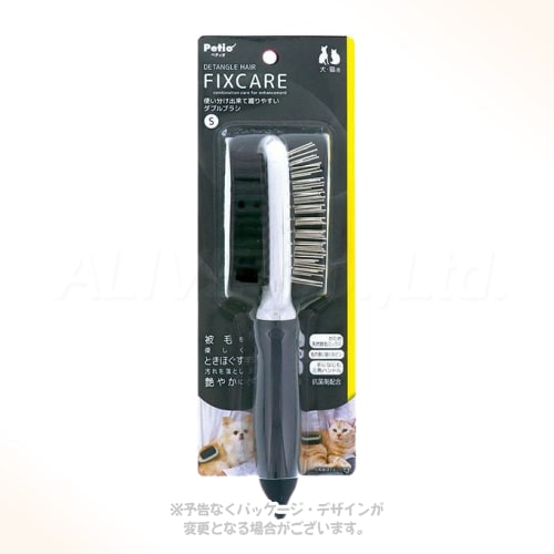 汚れを落とし艶やかに！使い分けできるダブルブラシ。 商品の特長 ナイロンと獣毛を配合した天然獣毛ミックスで被毛の奥まで入り込み、自然由来の油分でツヤを出し静電気を抑えます。 先端が丸く長いステンレスピンが被毛の奥まで届き、皮膚に優しくもつれをときほぐします。 角が指にフィットする太めで長い三角ハンドルを採用し、安定してブラッシングできます。 衛生的に使用できる抗菌剤配合仕様です。 1本でほぐしとツヤ出しの使い分けができる多機能なダブルブラシです。 サイズ S W6.0×D5.5×H21.7cm 材質・原材料 本体：ABS樹脂・熱可塑性エラストマー樹脂、ラバー：熱可塑性エラストマー樹脂、ピン：鉄、毛：ナイロン・豚毛 製造・生産国 中国 注意事項 クッション部には空気穴が1つ空いています。 必ず使用上の注意等をよくお読みいただいてからご利用ください。 掲載画像はイメージです。画面環境により実物と色味が異なる場合があります。また、商品のデザインや仕様は、予告なく変更・リニューアルされる場合がございます。ご理解ご了承の上ご注文下さいませ。 備考 対象種：全犬種・全猫種。 対象年齢：オールステージ。