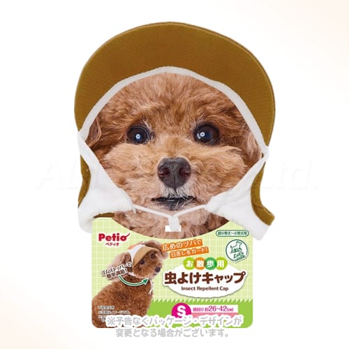 虫よけ＆日よけ対策！愛犬のお散歩を快適にする帽子。 商品の特長 虫が寄り付きにくい加工を施した生地を採用しお散歩時の不快な害虫対策に活躍します。 直射日光や紫外線から愛犬の頭部や目を守る広めのツバデザインです。 通気性が良く熱がこもりにくい軽量メッシュ生地を使用しています。 お耳が大きなワンちゃんでもストレスなく着用できる大きめの耳穴構造です。 簡単調整でしっかり頭にフィットするゴムストッパー付きです。 ブランドアイコンがワンポイント入ったかわいい刺繍タグ付きです。 サイズ S 頭回り：約26〜42cm、ツバの長さ：約5.0cm 材質・原材料 ポリウレタン、ナイロン、塩化ビニル樹脂 製造・生産国 中国 注意事項 犬以外には使用しないでください。 長時間の使用は避けてください。 噛みぐせのある犬には使用しないでください。 愛犬が嫌がる場合は無理に使用しないでください。 水ぬれや摩擦等で色落ちする場合がありますので注意してください。 火気や水気のそばでの使用や保管はしないでください。 幼児・子供・認知症の方・ペットのふれない所に保管してください。 掲載画像はイメージです。画面環境により実物と色味が異なる場合があります。また、商品のデザインや仕様は、予告なく変更・リニューアルされる場合がございます。ご理解ご了承の上ご注文下さいませ。 備考 適応種：超小型犬〜小型犬（チワワ、トイ・プードル、ミニチュア・ダックスフンド、シー・ズー等）。