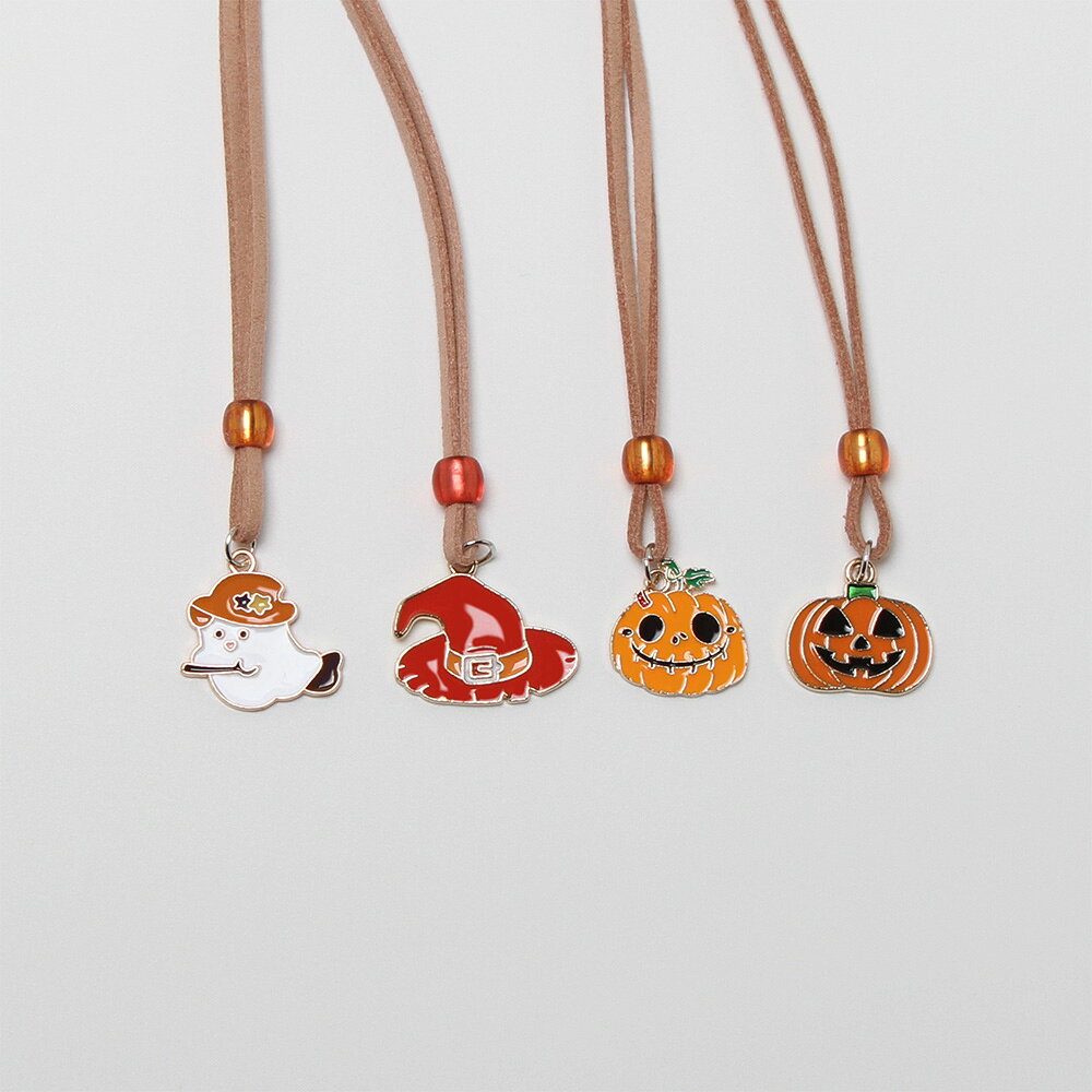 期間限定！！ハロウィンシリーズ🎃 イベントに合わせて可愛くお洒落に♪ インスタ映えにもオススメ◎ ※写真撮影のため、色合いが実物と若干異なる場合がございます。 ※季節限定商品のため数に限りがございます。 ※手作り制作のためサイズに多少の誤差が生じる場合がございます。 ※季節商材のため不良品以外の返品は不可となります。 &emsp;あらかじめご了承ください。 商品詳細 サイズ 紐の長さ:約40cm 内容量 8本入 【検索キーワード】 犬　いぬ　ドッグ　DOG　猫　ねこ　キャット CAT　 子犬　子猫　小型犬　小型猫　中型犬　大型犬　 動物　アニマル　可愛い　かわいい　おしゃれ　 オシャレ　お洒落　理容　トリマー　トリミング　グルーミング　 プロ仕様　お手入れ　ペット用品　ペットグッズ