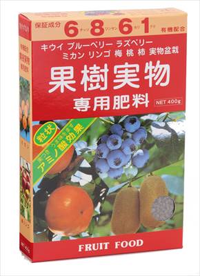 果樹と実物の着果率をたかめて、甘味、うま味の向上が期待できる各種アミノ酸をベースにブレンドされた肥料成分：の有機入果樹実物の専用肥料です。適正な日光・堆肥施用・せん定・灌水・マルチングにより、みずみずしくおいしい栄養豊かな自家製の果実づくりがどなたにもお楽しみいただけます。　トマト、ナス、キュウリ、ピーマン、トウモロコシ、スイカなどキウイ、ブルーベリー、ラズベリー、ミカン、リンゴ、梅、桃、柿、サクランボなど　　成分：(チッソN-リン酸P-カリK-クド)7-7-7-3　仕様醗酵有機入肥料　寸法(幅W×奥行D×高さH)(mm)120×180×30　登録番号：生第(号)88454　肥料の種類：化成肥料　肥料の名称：苦土有機入り化成686　　