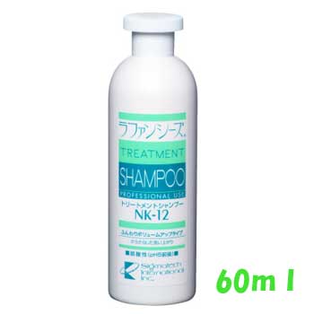 厳選した洗浄成分で一層皮膚にやさしく、毎日でも洗えます。 ふんわりボリュームアップのスタイルに！ シルキータッチのクリーミーホワイトなきめ細かい泡立ち、ふんわりサラサラとした自然なつややかな洗い上がりです。 すすぎと乾き上がりの早さも特徴的です。 ●　厳選された洗浄成分で一層皮フにやさしく、健常肌であれば毎日でも安心して使えます。 ●　弱酸性（pH5前後）の処方で被毛と皮フを傷めません。 ●　特殊タン白質マリンコラーゲンP.P.T.やケラチンP.P.T.が被毛をすこやかに保ちます。 ●　オイル・フリーですから油やけの変色がなく、ベタつかずいつもさらさらのボリュームと毛ぶきが持続します。 ●　自然な美しいツヤを保ちます。 使用方法 ラファンシーズ　ブラッシュアップコンディショナー　で根元から毛先にかけて、 ていねいにブラッシングして毛流を整えます。 ※この時、もつれやからみがあるとシャンプーした際にますますひどいもつれや毛玉になってしまいます。 シャンプーを3倍程度に希釈するか、原液をよく泡立ててから全体にいきわたらせます。 よく泡立てて、指の腹の部分でやさしくていねいに、地肌までもみ洗いします。 足の指の間、パッドも忘れないようにきちんとシャンプーします。 2度洗いをおすすめいたします。 泡切れの早いシャンプーですが、地肌、指間、パッドまで完全にすすぎ、お好みに合わせてラファンシーズのリンスで仕上げます。 乾かす際は静電気を抑え、ドライヤーの熱から被毛を保護しながら、ふんわりボリュームのあるスタイルを継続させるために、ラファンシーズ　ブラッシュアップコンディショナー　をお使いください。地肌、指間まで完全に乾かすことが大切です。 ご注意ください ラファンシーズのヘアケア製品は、被毛の栄養分である 特殊タン白質 を配合している関係から、品質保持のため開栓後は半年を目安に使い切るよう、また保管は必ず冷暗所で、お願いいたします。 目や口に入らないよう注意してください。万一目に入ってしまった場合、すぐに水で洗い流してください。 特異体質等でお肌にあわない場合は、ご使用を控えてください。 使用後はキャップをきちっと締め、子供の手の届かないところに保管してください。 サイズ 60ml 200ml 400ml 4,000ml 「ふんわりボリュームアップスタイル」 には トリートメントリンス　NK-22　との組み合わせがおすすめです。