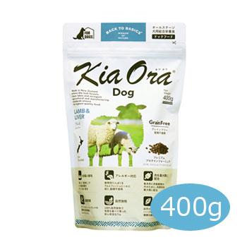 KiaOra DOG ラム＆レバー ラムには脂肪燃焼効果が期待できるLカルニチンが含まれており、ヘルシーなお肉と言えます。 Kia Ora&reg;が使用するラムは、自然放牧で育った生後12ヶ月未満の幼羊で、ビタミンB1、B2、Eが豊富で、栄養がスムーズに変換されるのを助けます。 《ラムと、ラム＆レバーの違い》 ラム＆レバーは、レバーを配合して、お肉の栄養バランスを考慮しています。また、レバーの配合により嗜好性がアップしています。ポテトを配合していないため、ポテトにアレルギーがあるワンちゃんにもおススメします。 《自然放牧で育ったラム》 Kia Ora&reg;が使用するニュージーランド産のラムは、一年を通じて屋外で自然放牧で牧草を食べて育っています。 また、トレイサビリティ（追跡可能性）が徹底した牧場のみと契約しています。 自然豊かな清潔な環境で育ったラムです。 《肉原料を最大限に“肉食獣”に適した動物性たんぱく質》 犬は基本的に肉食動物で、野生の時代からその身体構造（歯・顎）、生理機能（胃・腸）はほとんど変わっていません。 獲物を丸ごと引き裂き飲み込むのに適した鋭い歯と強い顎を持ち、強い酸性の胃はお肉や骨を溶かしてしまう力があります。 KiaOra&reg;は、犬の体が自然に求める栄養を十分に摂取できるように、お肉をできるだけ多く配合しました。 消化吸収性に優れたお肉を多く配合することで、消化率を高め糞便の量を軽減します。 また、良質の動物性たんぱくをふんだんに使用し健康を維持することで、たくましい筋肉と骨格を守ります。 《植物性原料を最低限に消化しやすさを追求》 基本的に肉食動物である犬は、植物性原料の消化吸収は得意ではありません。 KiaOra&reg;に含まれる植物性原料は、フードの成形に必要な最低限の種類と量に絞って使用されています。 《食物アレルギーに配慮》 穀類を使用せず、動物性たんぱく源を「単一肉原料＋フィッシュミール」に絞って、食物アレルギーに配慮しています。 《天然の抗酸化成分》 天然の抗酸化作用があるハーブ類（ローズマリー、グリーンティ、スペアミント）を配合して健康を維持することにより、免疫力を保ちます。 《皮膚と被毛の健康サポート》 「鶏脂」と「亜麻仁」のオメガ3&6脂肪酸をバランス良く配合することで、健康維持により美しい皮膚と被毛を保ちます。 ラム＆レバー｜KiaOra® 総合栄養食 本品は、ペットフード公正取引協議会が定める分析試験により、幼犬、成長期の犬、妊娠犬・授乳犬に適したバランスの良い総合栄養食の基準を満たすことが証明されています。 原材料 ラム生肉、フィッシュミール、えんどう豆、ラムレバー、タピオカスターチ、全粒亜麻仁、鶏脂、天然フレーバー、ミネラル類、ビネガー、酸化防止剤（クエン酸、天然ミックストコフェロール、ローズマリー抽出物、グリーンティ抽出物、スペアミント抽出物）、ビタミン類、タウリン 原産国 ニュージーランド 保存方法 直射日光の当たらない、湿気の少ない涼しいところに保管してください。また、開封後はしっかりと密封して、約1ヶ月程度で使いきっていただくことをお奨めします。 保証成分値 粗タンパク質　29.0%以上 粗脂肪　17.0%以上 粗繊維 4.0% 以下 灰分 10.0% 以下 水分 10.0% 以下 カロリー代謝エネルギー 約365kcal /100g AAFCO栄養基準 本品は、AAFCO（米国飼料検査官協会）規定の分析試験により、幼犬、成長期の犬、妊娠犬・授乳犬の健康維持に適したバランスの良い総合栄養食であることが証明されています。 JANコード 4963974020435 給与量 成犬 子犬 犬の体重 (kg) 標準 運動量 多め 活動犬 生後 6〜12週 生後 3〜4ヶ月 生後 5〜7ヶ月 生後 8〜12ヶ月 1kg 23 32 43 64 56 47 37 2kg 39 54 72 107 95 79 62 3kg 53 73 98 146 129 107 84 4kg 66 91 122 181 160 133 105 5kg 78 107 144 &nbsp; 189 157 124 7kg 100 138 185 &nbsp; 243 202 159 10kg 131 180 242 &nbsp; 318 264 208 15kg 178 244 328 &nbsp; &nbsp; 357 282 20kg 220 303 407 &nbsp; &nbsp; &nbsp; 350 25kg 260 359 481 &nbsp; &nbsp; &nbsp; &nbsp; 30kg 298 411 552 &nbsp; &nbsp; &nbsp; &nbsp; 40kg 370 510 685 &nbsp; &nbsp; &nbsp; &nbsp; 50kg 438 603 809 &nbsp; &nbsp; &nbsp; &nbsp; 60kg 502 691 928 &nbsp; &nbsp; &nbsp; &nbsp; 70kg 563 776 1042 &nbsp; &nbsp; &nbsp; &nbsp; 単位　g