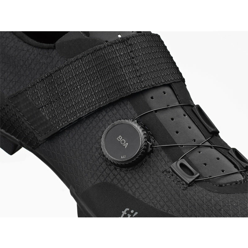 ファルコンサイクルのFIZIK（フィジーク）FEROX CARBON MTB フェロックス カーボン ブラック 自転車 サイクリングシューズ｜アングル3