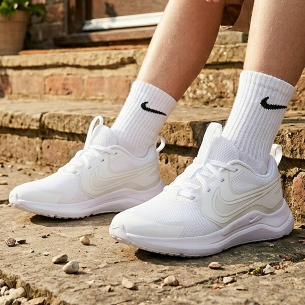 Rakuten - 送料無料 2026夏新作 ナイキ スニーカー キッズ NIKE コズミック ランナー GS ランニングシューズ 子供 ジュニア シューズ 靴 ホワイト 白 HM4402 102 15%off