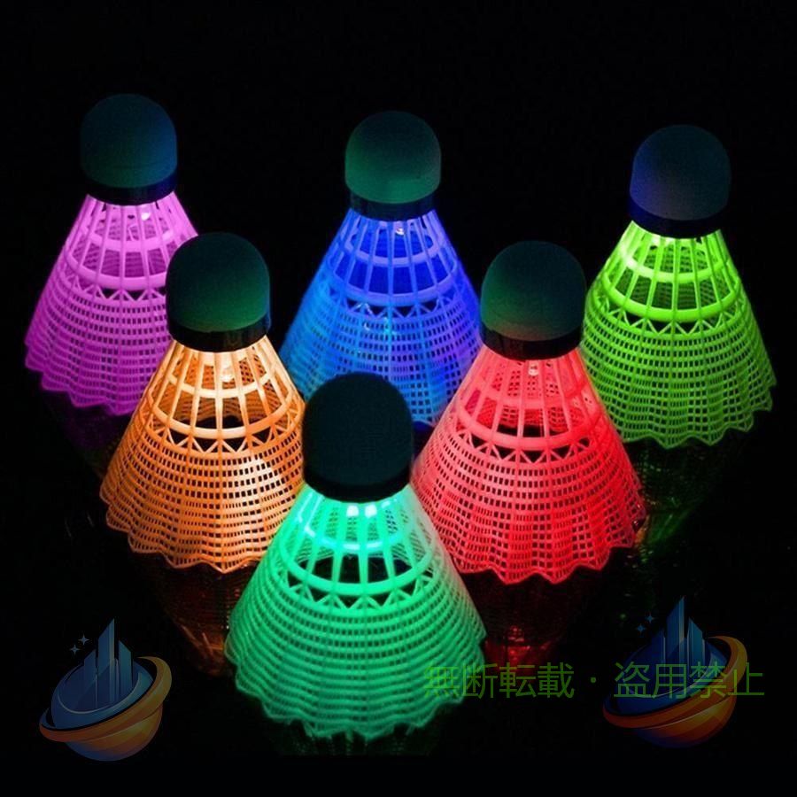 【明るく安定した光る】夜が明けても運動を楽しみ続けると、内蔵のLEDライトが明るく安定した光を放ち、夜空のバドミントンがわかりやすくなります。 【オン/オフが簡単】スイッチを切り替えると、LEDライトのオン/オフが簡単になります。オンにすると、バドミントンの鳥がすぐに点灯します。それ以外の場合は消灯します。とても簡単です。 【耐久性と軽量】高品質のナイロンフェザーと弾力性のあるフォームヘッドは、損傷しにくく、耐久性に優れているため、飛行の安定性と長時間のプレイが保証されます。 【ポータブルパッケージ】頑丈なボールチューブに収納し、傷がつかず持ち運びに便利です。シャトルボールを使用しないときは、カートリッジにきちんと詰めることができます。 【複数回】初心者からアマチュアまで、暗闇で遊ぶのに最適です。夜に輝くとき、光の軌道はとても美しいです。仕事のストレスが軽減されます。子供たちは良いことを楽しんでいます。
