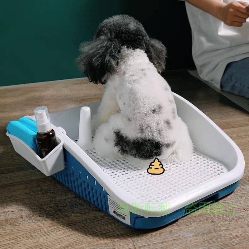 サイズ：24*34*12cm 【お手入れが簡単】：犬用トイレの取り外し可能なメッシュ格子でお手入れが簡単です。 エリアを衛生的に保ち、臭いを最小限に抑えるために、毎日石鹸と水で洗うことをお勧めします。同封のおしっこパッドホルダーは、子犬のトレーニングのいたずらからあなたを守ります。 【使いやすい】：頑丈なシャーシ、簡単な取り付けと分解、4つの滑り止めのゴム製の脚が床を引っかき傷から保護し、トレイを所定の位置に保持します 【広く使用】：ペットトレーニングパッドホルダーとトレイポータブルトレイは、ドアと屋外の両方で多くの場所を可能にします。 すべての家、特にアパートやコンドミニアムに欠かせないアクセサリー。 バスルームや犬のベビーサークル/犬小屋の用途に最適です。