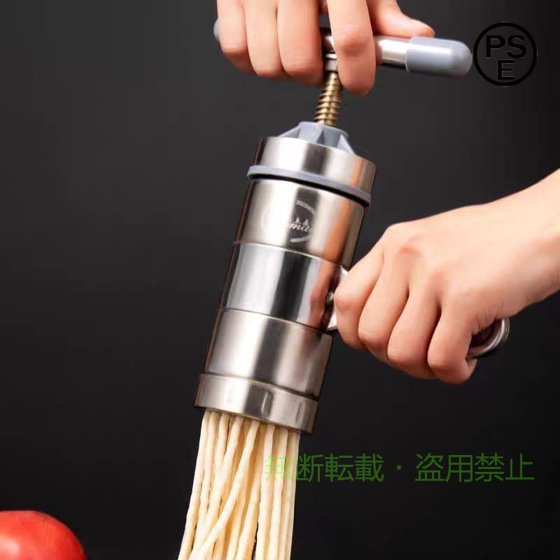 【優れた素材】高品質のステンレス鋼材料でできており、防錆性と耐食性があり、耐久性があり、頑丈に使用できます。 【5種類カッター】5つのカッターが付きます。口に合わせて、形を決める可能！家庭で手軽にうどん、ラーメンなど作る！それ以外に、手動ジューサーとして、ガーリックプレスとしてもぴったりします！ 【使いやすい】生地を底面に穴が開いた筒の中に入れて、上から付属の棒で押しだして麺を作る、手作りパスタ好きな方々に是非。 【完璧なデザイン】人間工学的なデザイン，長いハンドルはとても快適に使用できます。T字型のハンドルを時計回り回すだけで麺が出てくるので、力を入れずに簡単に使用出来ます。 【幅広い用途】生パスタだけでなく、生うどんや生ラーメン、中華麺など、あらゆる種類の生麺を作ることができます。ジューサーにとして使えることもできます。