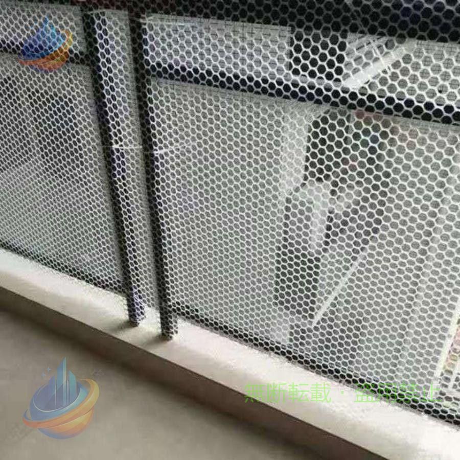 ■ 高品質の材料：高品質のPVC材料を使用して、耐久性、軽量、長寿命、安全で無臭 ■ 特徴：耐熱性、 耐薬品性、耐食性に優れ、色や耐久性を確保するための処理が施されています。 ■ 多目的：花や登りの植物を支え、小動物の通過を防ぐための植栽、フェンス、フェンスに最適、ベランダやテラスにも使用でき、物の落下を防ぐことができます。 ■ 迅速かつ簡単なインストール：タイが提供され、インストールは直感的で、非常に堅牢で信頼性の高いものです。 ■ 安全のためのヒント：子どもたちの安全をタイムリーに確保するために、外部要因や人的要因による安全上の危険性がないか、定期的に保護ネットワークをチェックする。