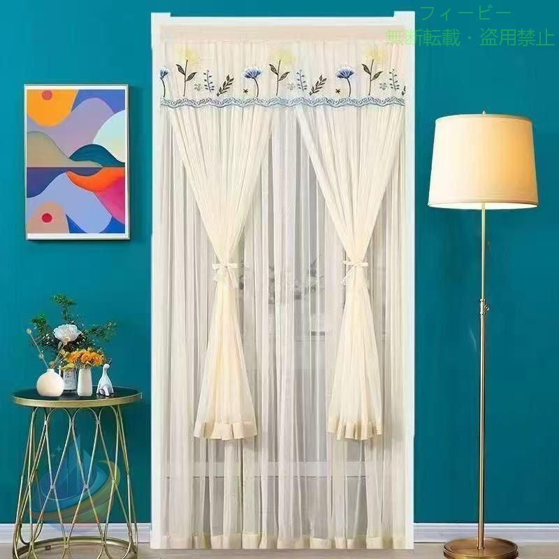 ●素材：ポリエステル100％ 　 ● マジックテープのデザイン。 　 ●サイズ（幅×丈）90×200cm/100×200cm 　 ナチュラル、北欧系、男前、モダン、子ども部屋など、さまざまなインテリア。 　　 部屋と部屋の仕切りに使っています。 　 お部屋の二箇所用、ダイニングとキッチンスペースの間にリビングと廊下の間に、玄関、和室、洋室、廊下、トイレや洗面所にいろいろな場所にかけられる品の良い高級暖簾です。 　 柄は綺麗で、風も日差しも欲しい季節にピッタリ！レースカーテンの状態でも外の景色が少し見えるのです。 　 部屋が明るくて、花が可愛くて、どれ程の目隠し効果があるので外から見えにくいです。 　 はじめから二つ割れになるように縫製されております。うっすら透明性の質感がある生地で圧迫感が少なく、通気性も良い光や風を通しながら、お部屋の目隠しや間仕切としてどんなお部屋にもマッチします。 　 　