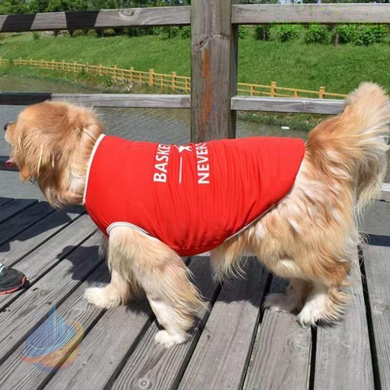 中型犬大型犬用のビッグタンクトップ＆Tシャツです スポーティでオシャレなラーと放熱メッシュで夏の日差し対策や 屋内の抜け毛対策にも。 素材：ポリエステル 原産国：中国 ご注意：ペット用品なで、衛生上、サイズ交換,返品のご対応しかねます。 　　　　ご了承ください。 【サイズについて】 測り方により誤差が生じる場合がございます。 同じサイズでもカラーやデザインによって大きさが異な場合もございます。 【衣類バッグ等、縫製品について】 縫製が甘い雑糸の始末ができていな等が見受けられる場合もございます。 ※上記理由による返品交換はお断りする場合がございます※