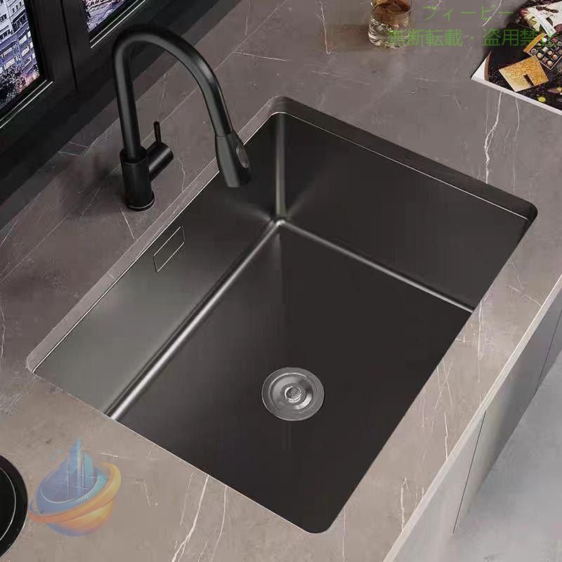 材質：304ステンレス 油対策：表は撥水性優れたナノコーティングが覆われており、油分子との接触を防ぐことになれます。 耐摩耗：ヘアライン仕上げで、擦り切れ防止に優れています。 V形排水パイイプ：ABS製、溜まり水によって、臭いや虫防止なデザインです。 対応場所：キッチン洗い物のスペースをDIYで作成するのに最適です。 最小サイズ：幅45×奥行40cm 最大サイズ：幅45×奥行45cm セット 1：シンク本体、排水トラップ、ゴミ受付、水切り籠 セット 2：シンク本体、排水トラップ、ゴミ受付、水切り籠、標準蛇口、止水栓、給水管、食洗剤ボトル セット 3：シンク本体、排水トラップ、ゴミ受付、水切り籠、伸びる蛇口、止水栓、給水管、食洗剤ボトル ご購入前の注意事項： 画像内容はリアルショットではく、実物とイメージが違っている場合があります。 仕様や付属品は予告なく変更する場合がございます。 予めご了承ください。