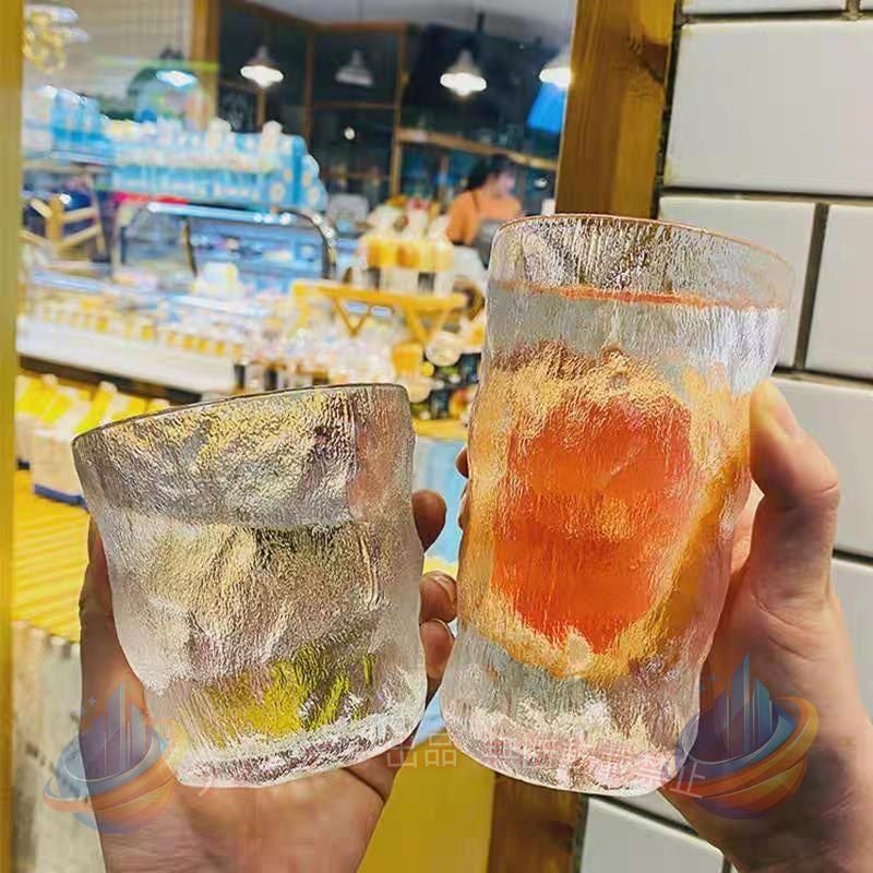 商品名：珊瑚グラス 材質：ソーダガラス グラスに合うお酒：焼酎,泡盛,ブランデ—,ウイスキー,日本酒,ビール,冷茶 プレゼントのイベント：オープン記念,結婚記念日,誕生日,送別会,クリスマス,ボーナス（自分へのご褒美）,お歳暮,敬老の日,お中元,子供の日,新生活,入社式,入学式,卒業式,ホワイトデー,バレンタインデー,成人式,父の日,母の日 お祝い事／お祝い返し：出産祝い,開店祝い,新築祝い,誕生祝い,内祝,結婚祝い,誕生の祝い,入社祝い,卒業祝い,入学祝い,成人祝い,歓迎祝い 送る相手：,嫁,妻,旦那,彼女,彼氏,女性,男性,兄弟,母,父