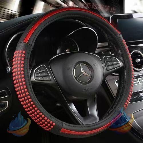 【商品名】 ハンドルカバー 軽自動車 おしゃれ コンパクトカー ミニバン ステアリング カバー 握りやすい 洗える 簡単装着 滑り止め 汎用 男女兼用 カー用品 四季 おしゃれ 取付簡単 汚れ防止 【商品詳細】 カラー：ブラック　レッド　ブルー サイズ：外直径38cm 素材：PUレザー ハンドルカバーを変えて簡単コーデを楽しもう！！ 内側は天然ゴムで、無臭、滑り止め、柔軟、環境に優しいです。 ハンドルカバーを変えるだけで内装イメージが変わる。 車種、年式、グレードによってはハンドル外径が異なる車輌もありますので、 必ずハンドル外径を計測しサイズの確認をしてくださいませ。 ●ハンドル直径： ハンドル外周部の端を基準点として、そこからハンドルの中心部を通るようにメジャーをあてます。その後メジャーを移動させ、測定値が最大になる所が直径です。