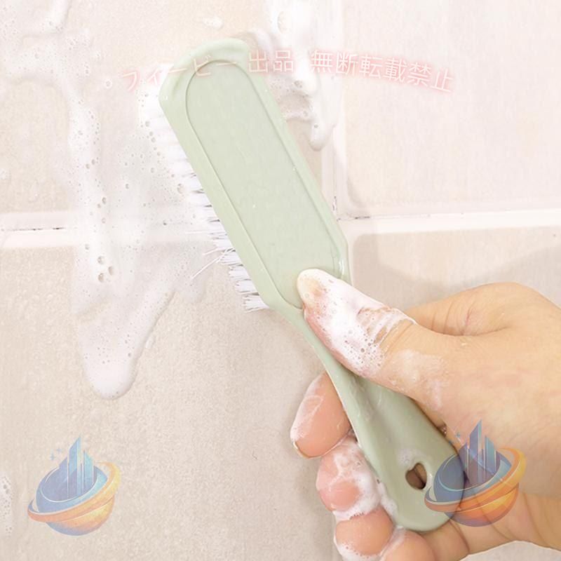 【サイズ】未使用時刻 17*4.5*2.5 cm、使用時 長さ25.2 cm。両面ブラシ設計し、また、コンパクトので、アウトドアと旅行にとても便利です携帯便利。粘着テープと違って、服、毛布にも傷跡など残らない。 【エコ素材】高品質のエコ素材で、健康に毒性のない素材です。人やペットの皮膚アレルギーを起こさず、より快適に使えます。エコ素材で作ったのです。使用後も清潔にしやすく、再利用できます 【両面使える】両面デザインで効率的にホコリを取ります！繊維を傷めずにお手入れできます。薄手のナイロン生地から厚手のコートまで幅広い生地に対応します 【お手入れ簡単】ブラシ面に付着したホコリがダストボックスに溜まる構造になっています。とった毛玉はフタを外してすぐに捨てられます。 【コンパクトで持ち運びやすい】持ち運びもできるので、外出先での使用も可能になります。