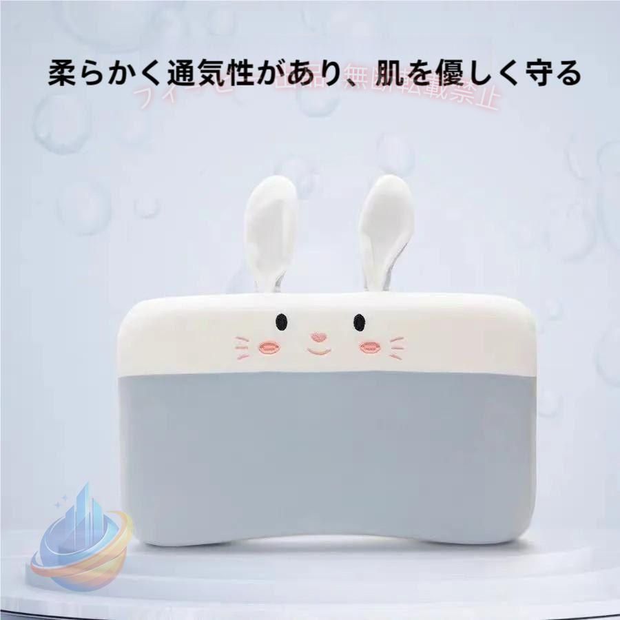 当社のベビー枕は、新生児からのご使用に最適で、赤ちゃんの頭の形を守るための絶壁頭予防機能が備えられています。以下は、製品の主要な特徴と利点についての詳細です。 新生児からの使用: 生後すぐの赤ちゃんからも安心してご使用いただけます。 絶壁頭予防: 赤ちゃんの頭の形を整えるための特別な設計が施されています。 ドーナツ型デザイン: 赤ちゃんの頭をやさしくサポートし、しっかりと固定します。 アトピー・あせも対策: 肌にやさしい素材を使用し、皮膚トラブルを減少させます。 向き癖の予防: 頭の形成をサポートし、向き癖の発生を防ぎます。 通気性抜群のメッシュ素材: 熱をこもらせず、赤ちゃんも快適に使用できます。 年齢対応: 0歳から2歳までの赤ちゃんに適しています。 出産準備に最適: 新生児の快適な眠りをサポートするアイテムとして、出産前の準備リストに加えてください。 デザイン: かわいく、おしゃれなデザインで、出産祝いやプレゼントとしてもおすすめです。 赤ちゃんの健やかな成長をサポートするための当社のベビー枕を、ぜひご利用ください。