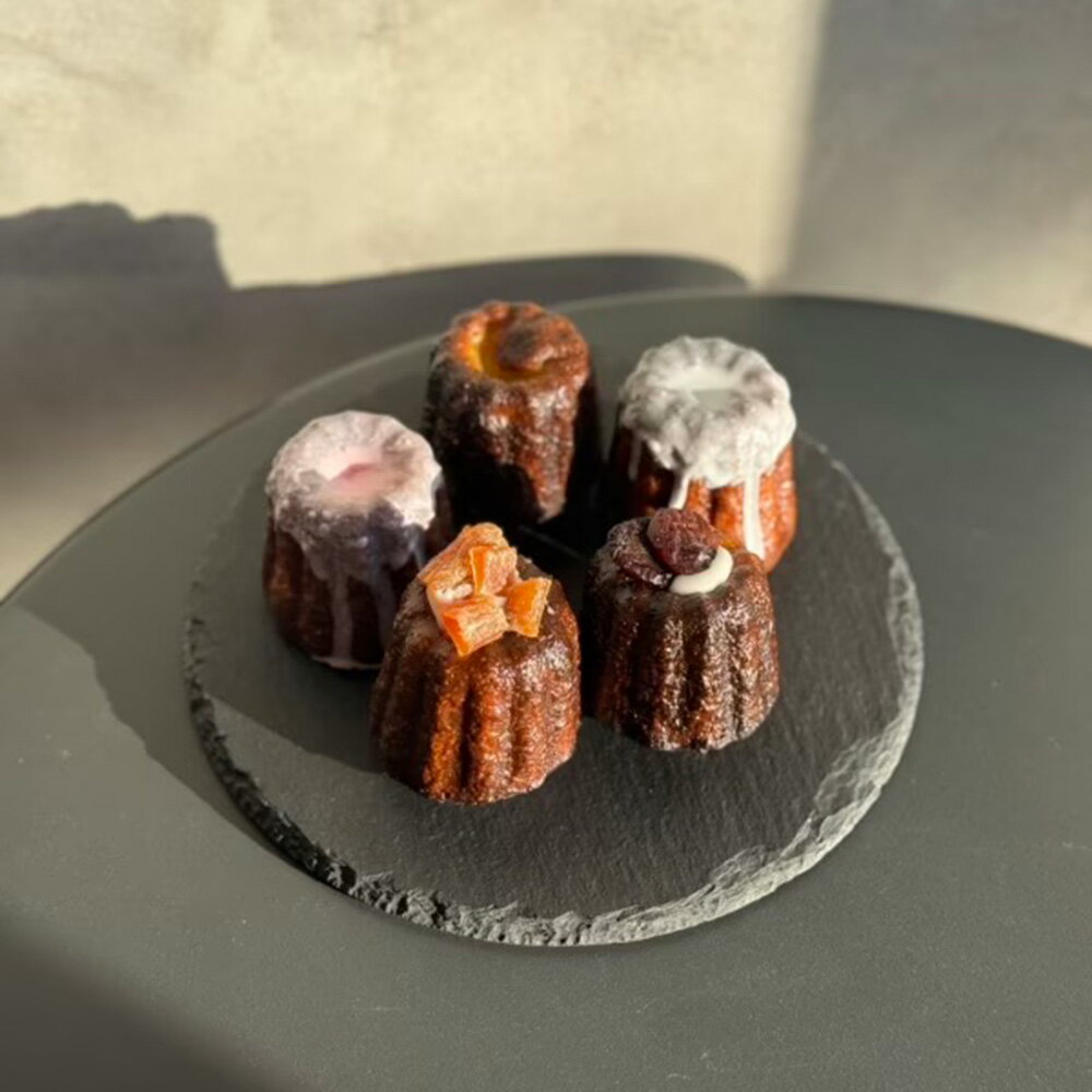 勝沼ラム酒香るカヌレ・ド・ボルドーやシャインマスカット、赤白ワイン煮のカヌレ（9個）