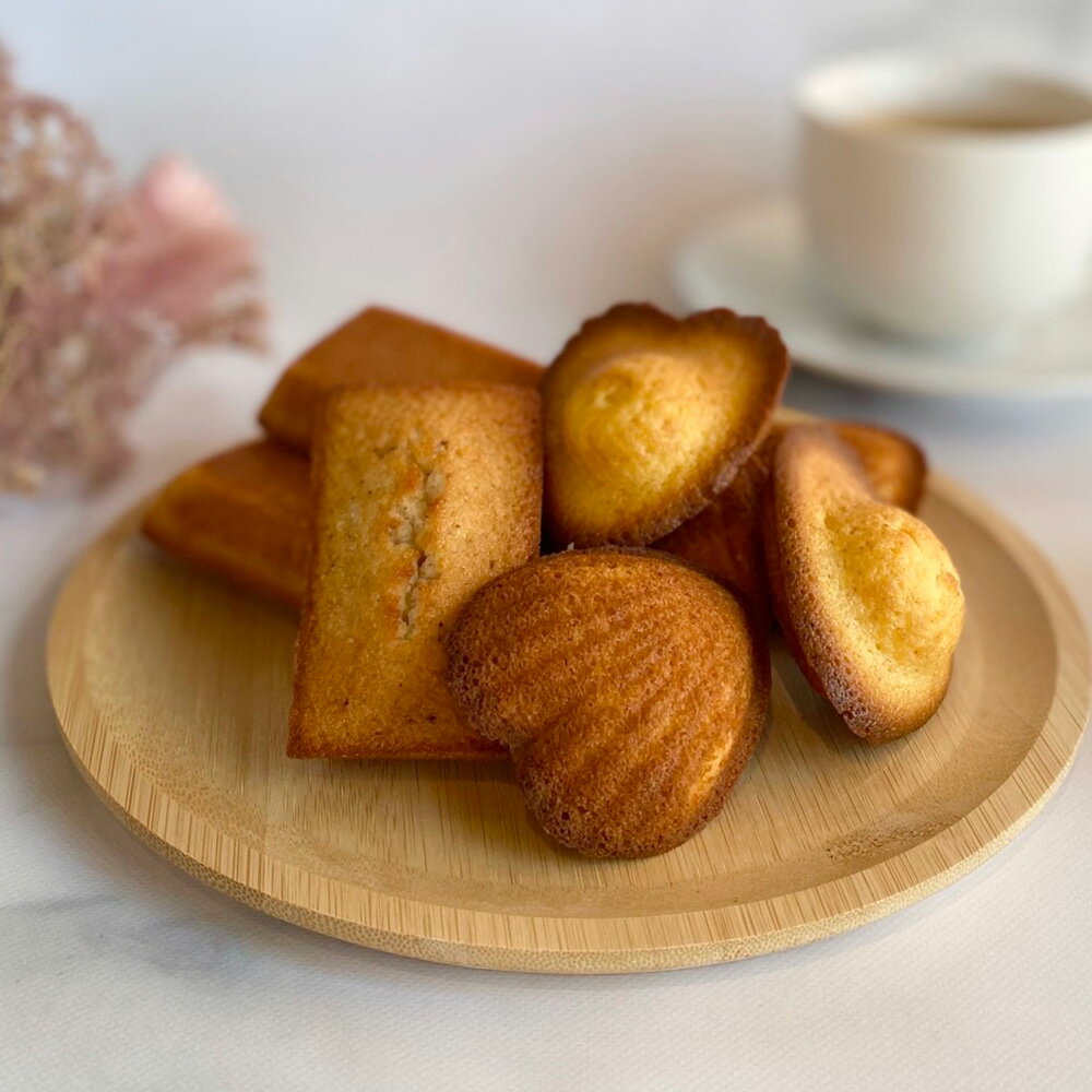 焦がしバターを使用したフィナンシェは香ばしい風味とヘーゼルナッツのような香りと深いコクが生まれます。 また、焦がしバターの油脂分が生地に均一に混ざり込むことで、パサつきのないしっとり感が得られます。 バターを焦がす際に生じるメイラード反応に...