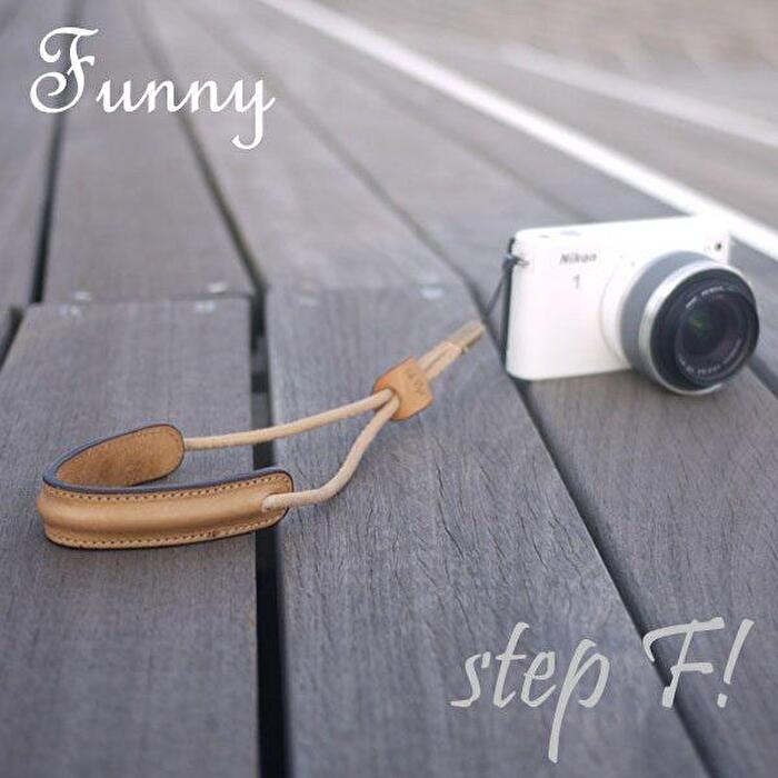 楽天フォトアクセサリーのポラリスFunny カメラストラップ step F! Leather Wrist Strap CC チョコレート