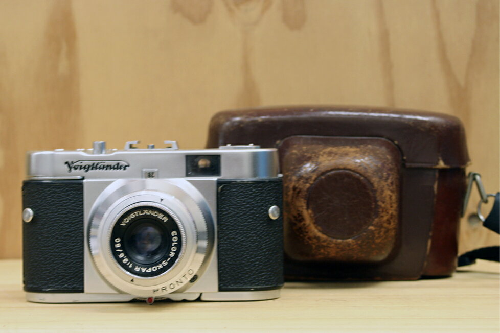 【中古】インテリアカメラ アンティーク レトロ 年代物 Voigtlander vito B フォクトレンダー ビトーB ケース付き ※撮影不可 カメラ→高さ7cm 横幅11.5cm 奥行8cm ケース→高さ8cm 横幅13cm 奥行9cm (IC-002)