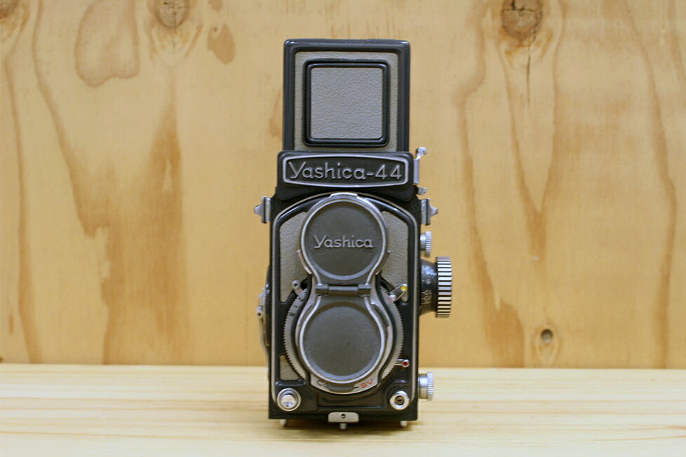 【中古】インテリアカメラ YASHICA ヤシカ Yashica-44 アンティーク レトロ 年代物 ケース付き ※撮影不可 高さ17.3cm 横幅8.5cm 奥行9cm (IC-004)