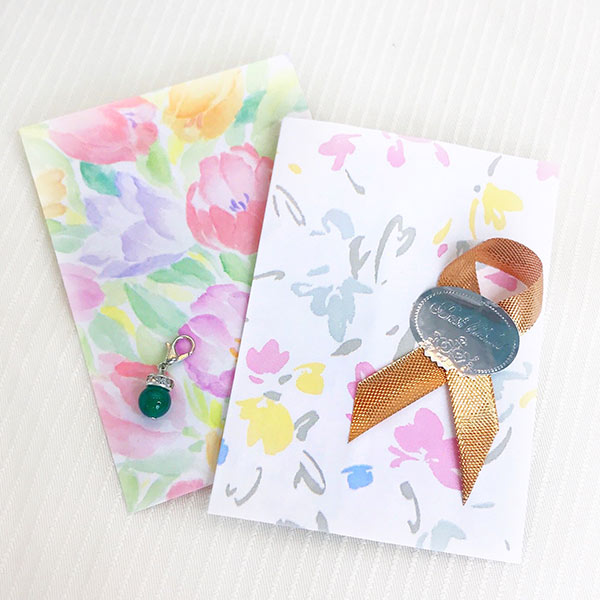 プレゼント用 紙袋 弊社商品のお買上がなくてもご購入いただけます マチなし ミニ SSサイズ 花柄 金色リボン柄 リボン付き シール付き ギフト 贈り物 36才