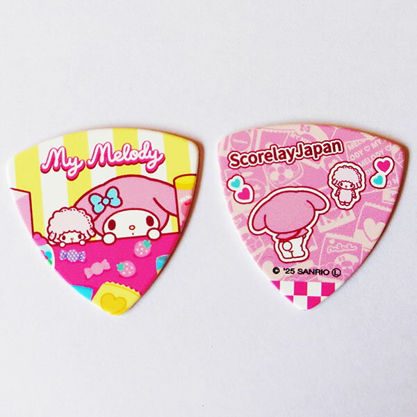 スコアレイ・ジャパン　マイメロディ ピック（サンリオ） 形状：トライアングル 厚さ：0.96mm 材質：セルロイド 販売単位：1枚 マイメロディ ピック FRIEND（サンリオ） 商品コード: SC-MMF JANコード: 4562413314960 マイメロディ ピック SHOPPING（サンリオ） 商品コード: SC-MMS JANコード: 4562413314977 ハメパチ(別売り)に入れたらピックキーホルダーに ピックをディスプレイするならピックスタンド(別売り)