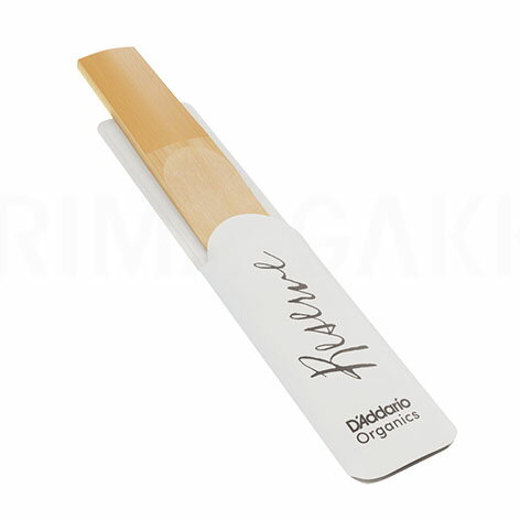 ダダリオ リード　テナーサックス　Reed　Organic Reserve（オーガニック・レゼルヴ）　1枚バラ売り ファイルド・カット ・温かみのある豊かな音色、幅広いダイナミクス、すべての音域において抜群の音質を実現。アーティキュレーションがつけやすく、レスポンスが均一。 ・柔軟かつコシがあり、耐久性、均一性も〇。 ・世界のトップ・プロ奏者たちも愛用。クラシック向け、室内楽、実験音楽、現代音楽に最適。 ダダリオのリード・メイキングの集大成として開発された「最高級ブランド」。世界の一流プロ奏者たちに愛用されています。 繊維密度の高いケーンの根元の2節のみを使用。柔軟かつコシがあり、耐久性、均一性も〇。長めのヴァンプ、トラディショナルなティップの厚み、重めのスパインにより、レスポンスの均一性、正確なアーティキュレーション、温かみのある豊かな音色、幅広いダイナミクス、すべての音域において抜群の音質を実現。 （※2022年7月より、リード上の刻印の位置が裏側から表側へ順次変更となっています。「リードの裏・表」写真の製品は旧仕様のものです。） 販売単位：1枚バラ売り（個別密封包装） 3.0　ODKR0530 　046716588319 3.0+　ODKR05305　046716588326 他の硬さが必要な方は、お問い合わせください。