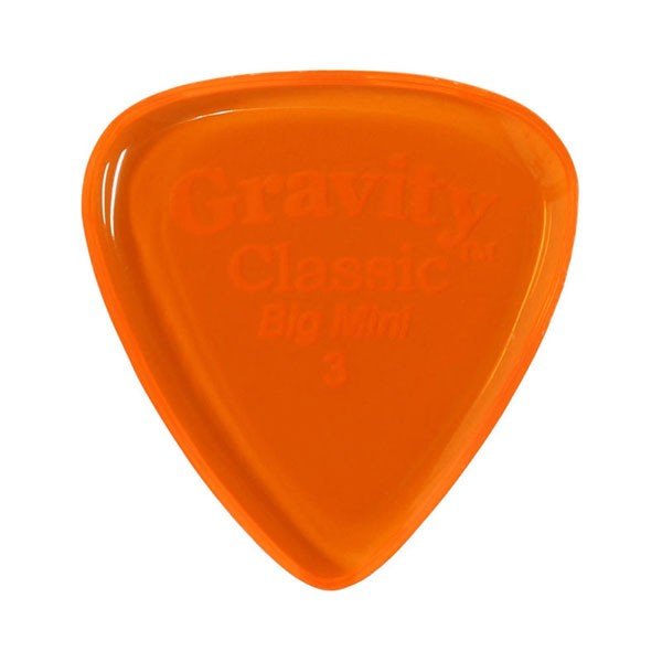 グラヴィティ ギター ピック　Classic Big Mini 形状：ティアドロップ 厚さ：3.0mm, Orange 材質：アクリル 販売単位：1枚グラビティギターピックは、ハンドメイドでピックを製作するアメリカのブランド。アクリル素材を職人の手によりひとつひとつ丁寧に加工され作られるピックは、美しく磨き上げられ、手に馴染む使い心地と、スムースな演奏性、すばらしいトーンを生み出します。 アクリルを使用し独特のエッジデザインを採用する事で、速くラウドなプレイにも対応。一般的なピックに比べ耐久性も高く、同じトーン、同じ演奏性で長期間使用できるのも特徴です。 その他のGRAVITYピックを探す