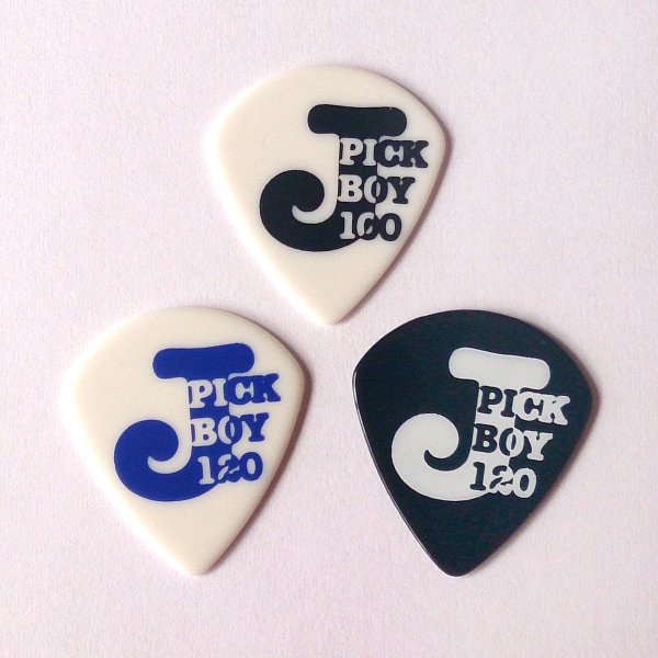 ピックボーイ　J-PICK 形状：JAZZ型 材質：セルロイド 販売単位：1枚 厚さ：1.00mm、1.20mm カラー：ホワイト、ブラック 1.00mm 白　GP-134W/100 JAN:4534203215658 1.00mm 黒　GP-134BL/100 JAN:4534203215627 1.20mm 白　GP-134W/120 JAN:4534203215665 1.20mm 黒　GP-134BL/120 JAN:4534203215634 Made in Japan