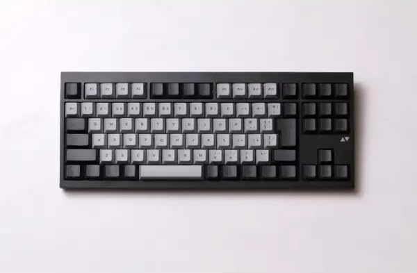 VARO 日本語配列テンキーレス メカニカルキーボードVM87-J-VSMB ブラック 有線 USB無線 Bluetooth対応 ..