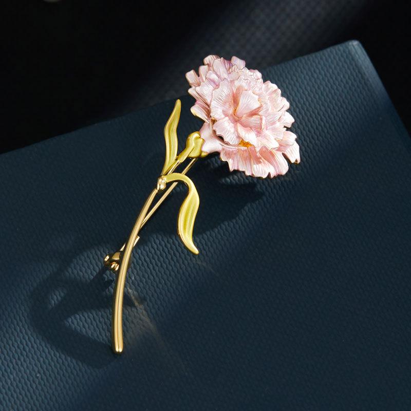 Rakuten - ブローチ レディース カーネーション 花 フラワーモチーフ コサージュ ピンバッジ 銅 エナメル 繊細 高見え 高級感 エレガント 上品 おしゃれ フォーマル 結婚式 母の日 記念品 プレゼント 贈り物 秋冬