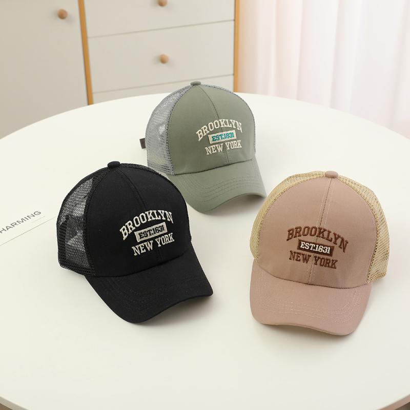 樂天商城 - キャップ キッズ 男の子 女の子 メッシュ 夏用 刺繍 英字ロゴ 日よけ 通気性 紫外線対策 ポリエステル製 カジュアル シンプル サイズ調整可能 ベージュ キャメル カーキ コーヒー ブラック 3歳から8歳向け
