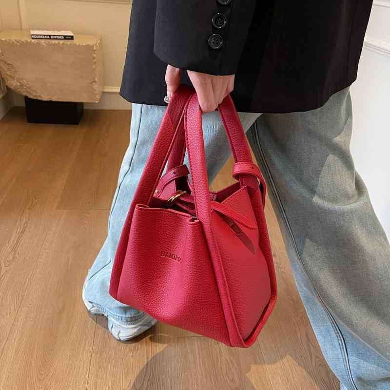 Rakuten - レディース バッグ バケット型 ハンドバッグ 春夏 トレンド 高級感 個性的デザイン PUレザー バスケット型 カゴバッグ風 デイリーユース レッド