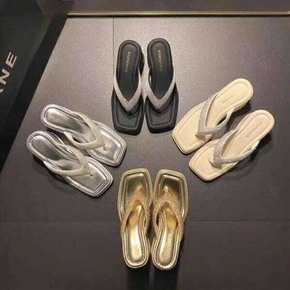 トングサンダル ウェッジソール 靴 サンダル キラキラ 厚底 サンダル フラットヒール ソフト メタル 歩きやすい らくちん シンプル モード 個性的 きれいめ エレガント 脚長効果 普段使い トレンド ブラック シルバー　ゴールド ビーチ 海 旅行 JOLNN